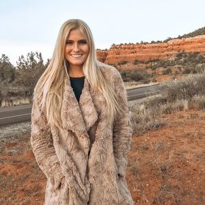 Meet your Posher, Courtney